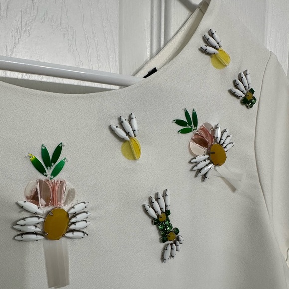 Banana Republic. Size XS. Drape back shirt with pineapple embellishment - Picture 2 of 4